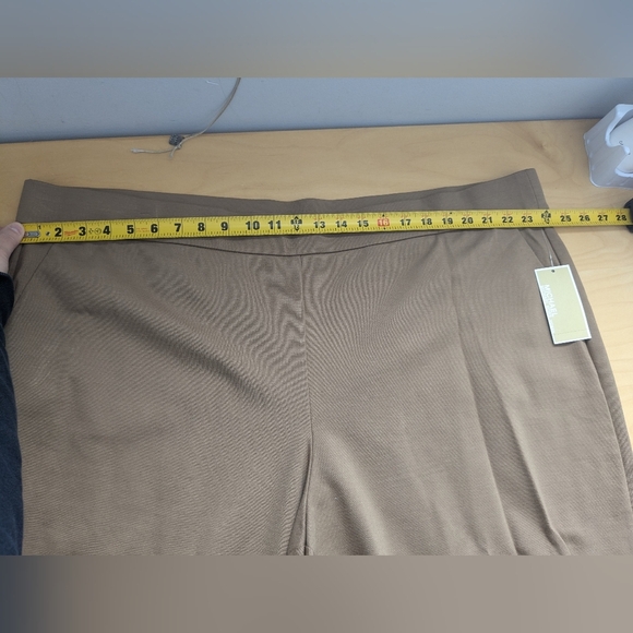 NWT! Michael Kors Capri Pants Beige Size 4X Women Plus Size - Picture 9 of 12